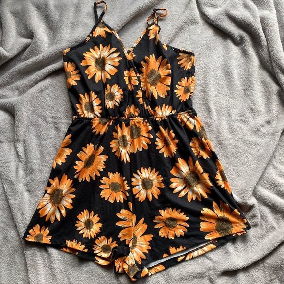 SHEIN Pants - Sunflower Romper 🌻
